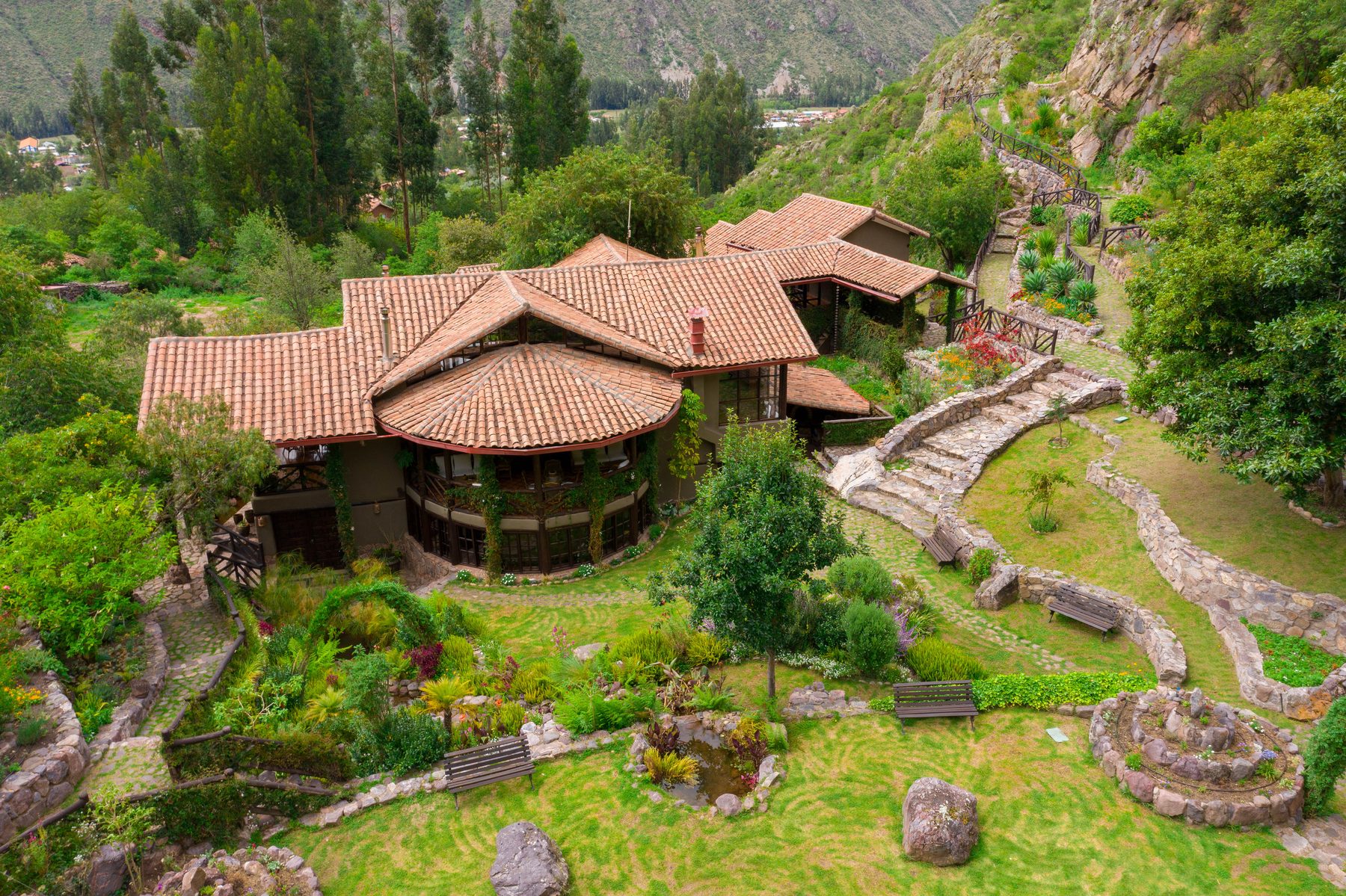 group / land — Ananda Lodge
