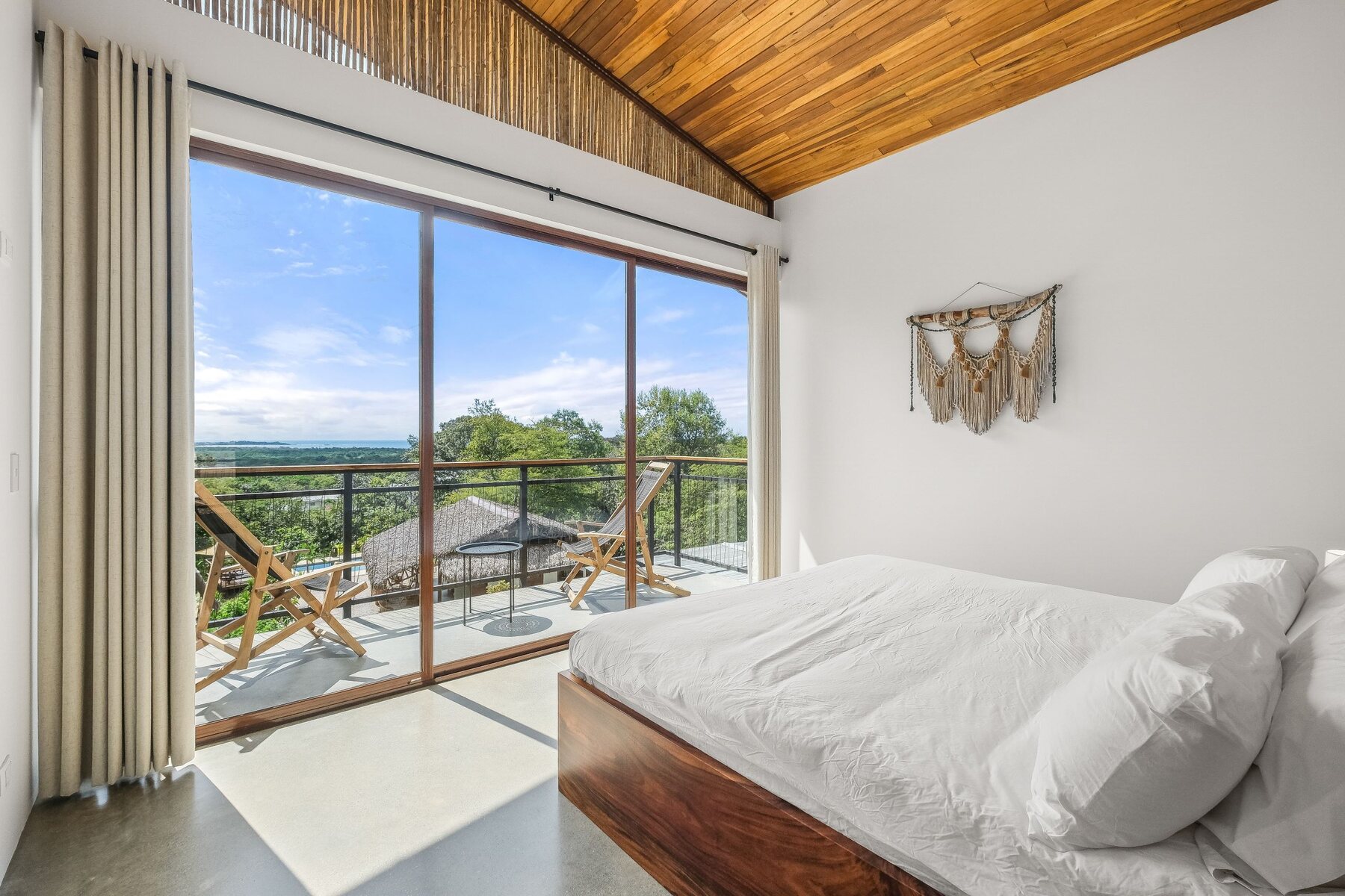 ocean-view suite — Ananda Lodge