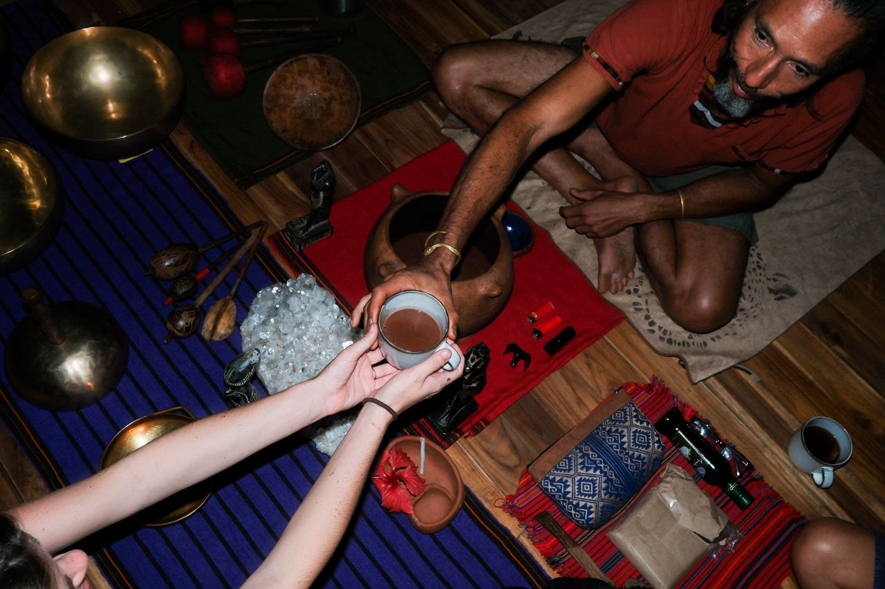 Drop the Shipibo textile / mesa hero — Ananda Lodge